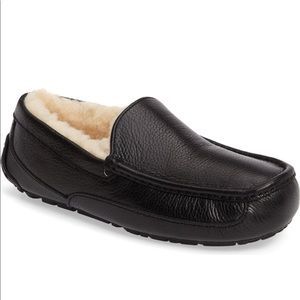 UGG Ascot Men’s black leather slippers